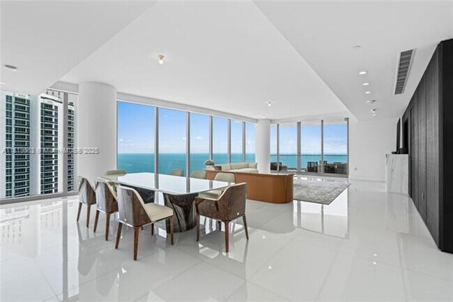 Foto del edificio - 17975 Collins Ave
