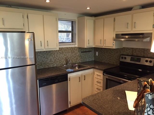 Foto principal - 8290 Lake Dr