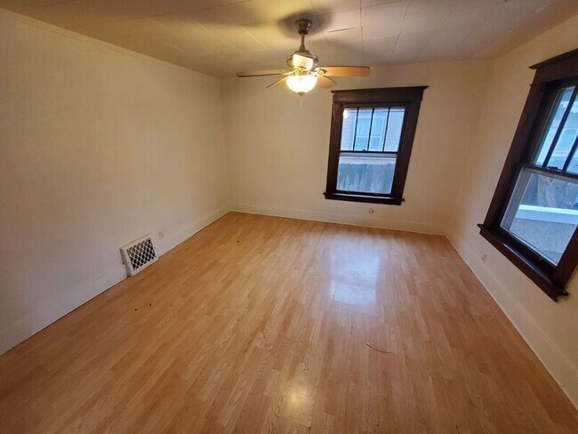 Building Photo - 1420 Goddard Ct