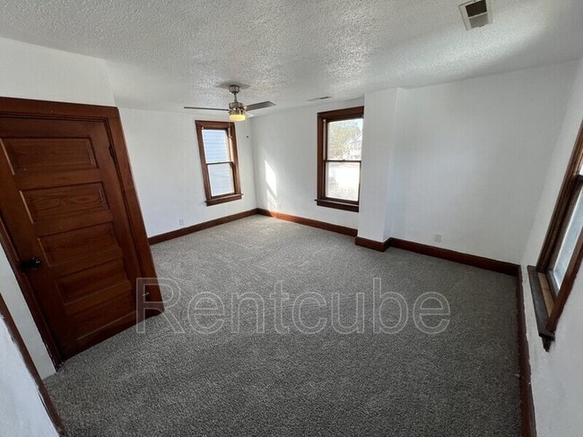 Building Photo - 611 Garfield Ave