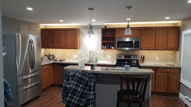 Building Photo - 370 N State St