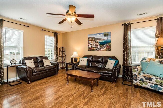 Building Photo - 207 Cabana Dr