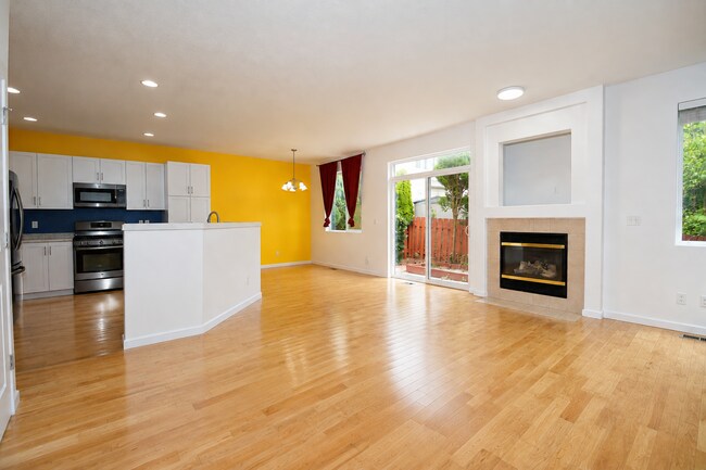 Building Photo - 432 NE 57th Ave