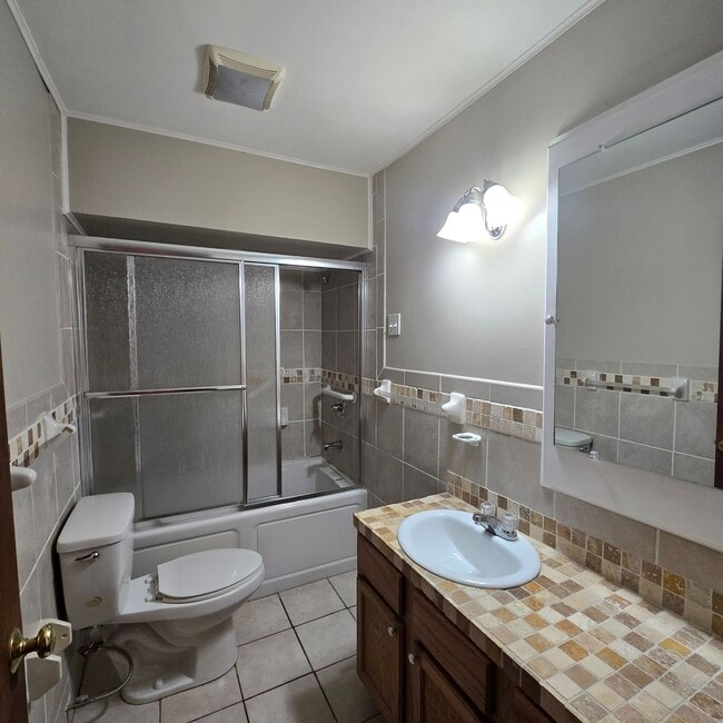 Building Photo - AVAILABLE NOW! 3 Bedroom 2 Bathroom in Batesville Near the Fairgrounds