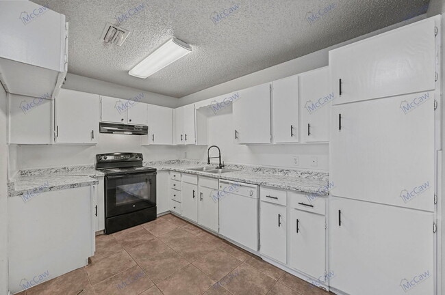 Building Photo - 409 Rockcrest Dr