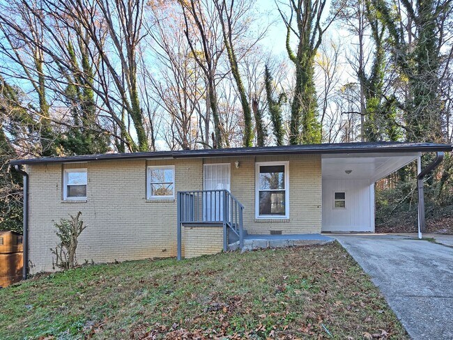 Foto del edificio - Updated 3-Bedroom Ranch Backing to Swann Nature Preserv