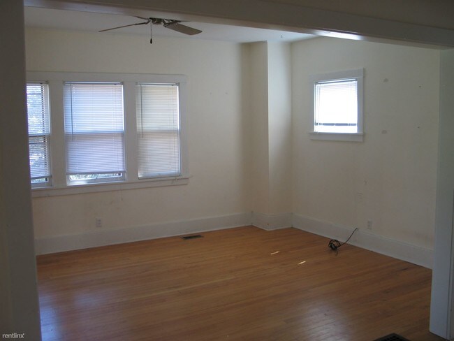 Building Photo - 3 br, 1 bath House - 717 W Kalamazoo Ave