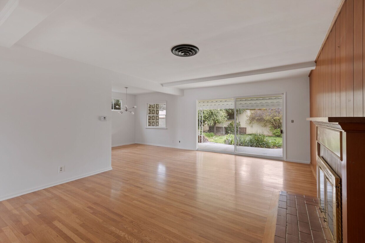 Foto principal - Charming 3 bd Home in Van Nuys