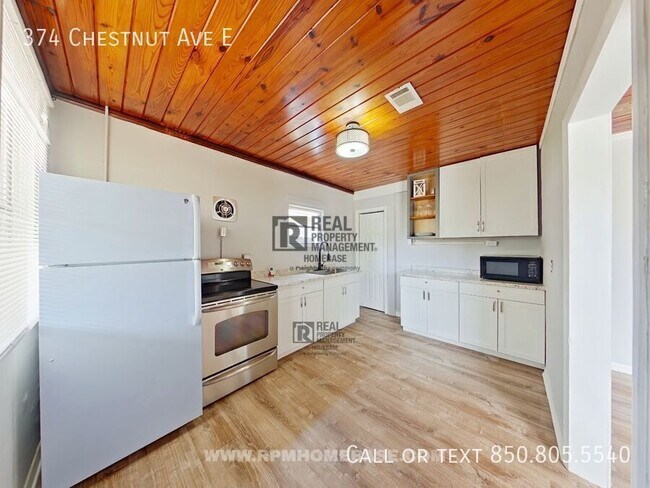 Foto del edificio - 374 Chestnut Ave E