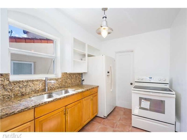 Building Photo - 612 Zamora Ave