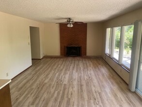 Building Photo - 260 E 38th Ave