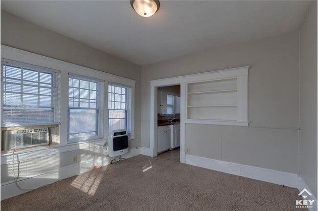 Building Photo - 856 S Millwood Ave