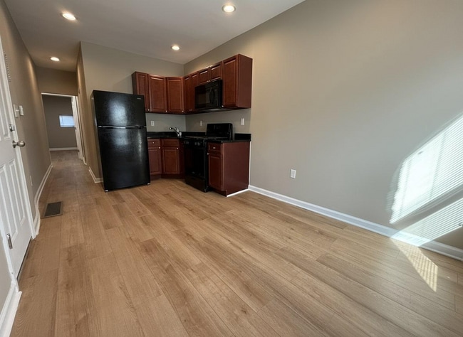 Photo - 978 N 45th St Apartment