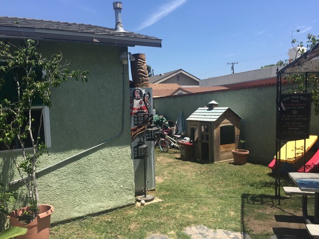 Building Photo - 1636 La Paloma Ave