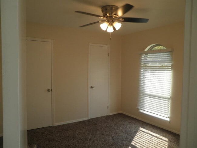 Foto del edificio - 1417 Oakcrest Ave