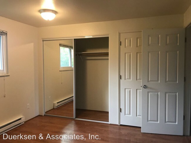 Foto del edificio - 572-572 NW Walnut Blvd