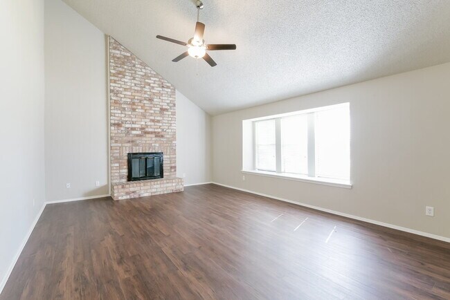 Building Photo - 25302 Hollybush Ln