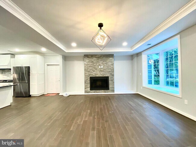 Building Photo - 7102 Woodley Ln