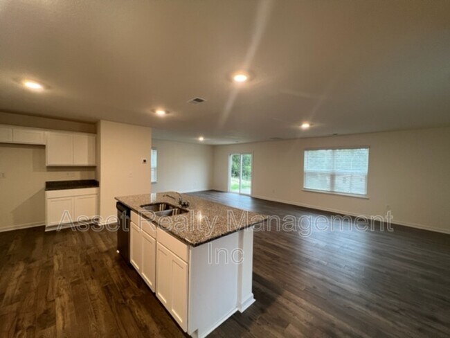 Foto del edificio - 323 Everleigh Cir