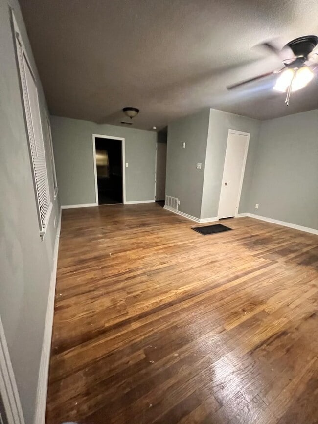 Foto del edificio - 107 E Comay Cir