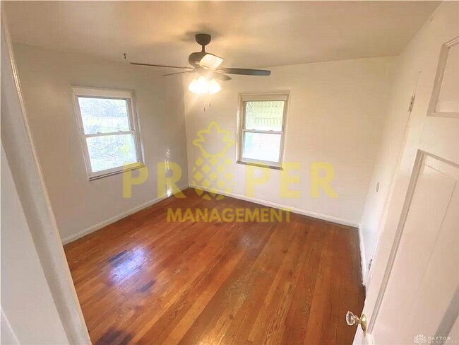 Foto del edificio - 2 bedrooms 1 bathroom house