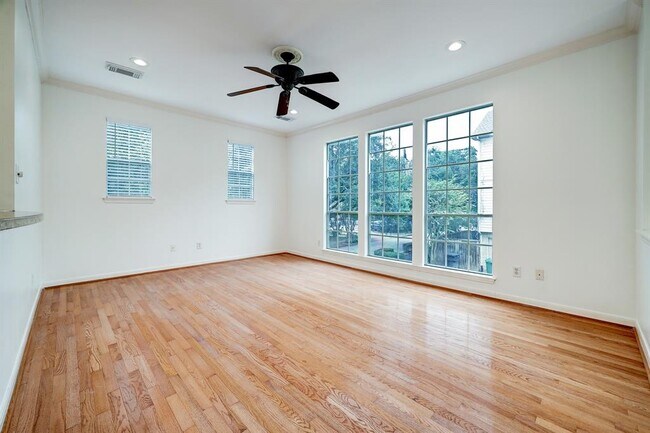 Building Photo - 1205 Marconi St