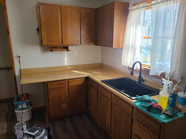 Building Photo - 817 Clay Dr