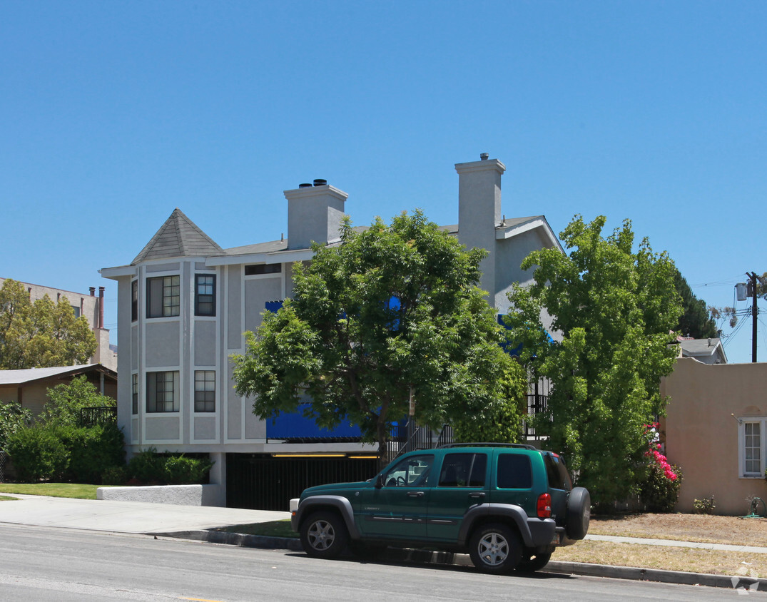 Building Photo - 606 E Angeleno Ave