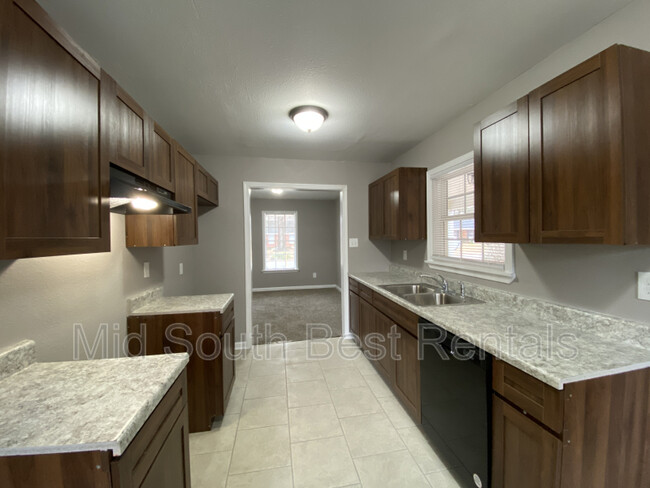 Building Photo - 4823 Summerlane Ave