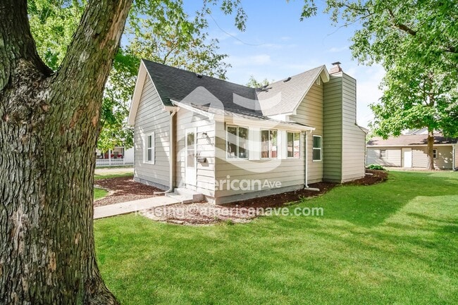 Building Photo - 724 W Royal St