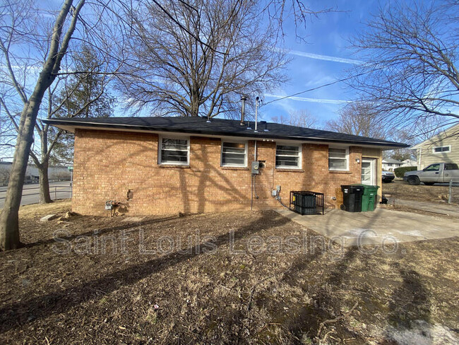 Building Photo - 8624 Elwyn Dr