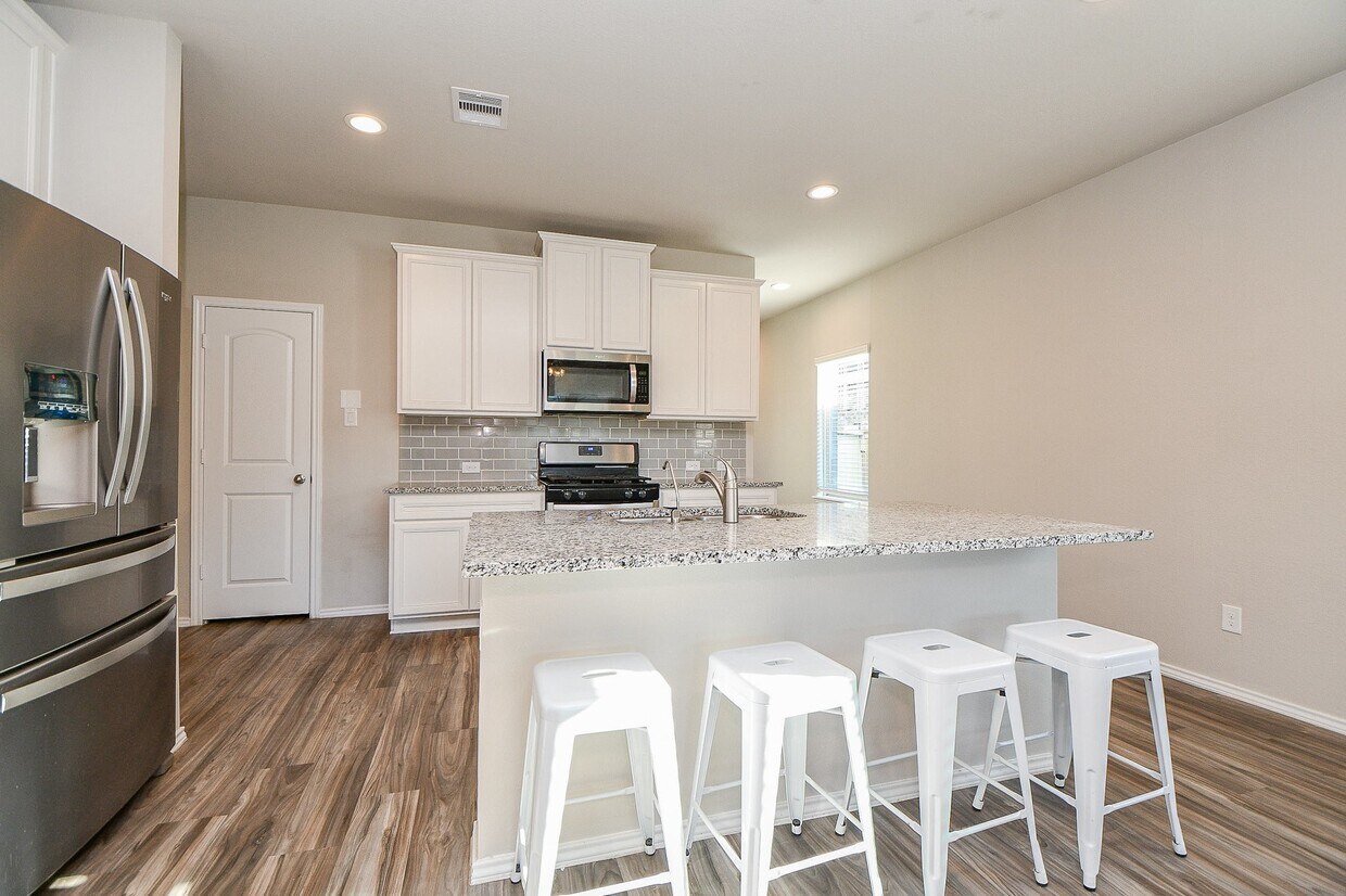 Foto del edificio - 16868 Pink Wintergreen Dr