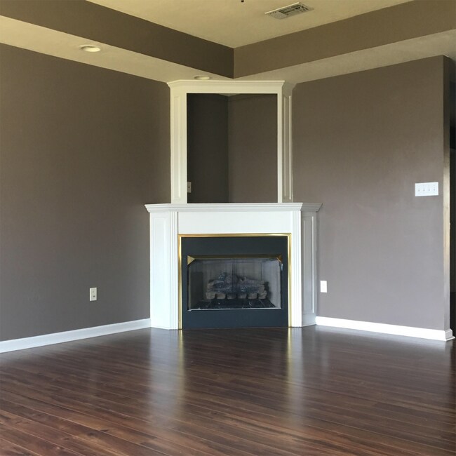 Building Photo - 1592 Oakridge Dr
