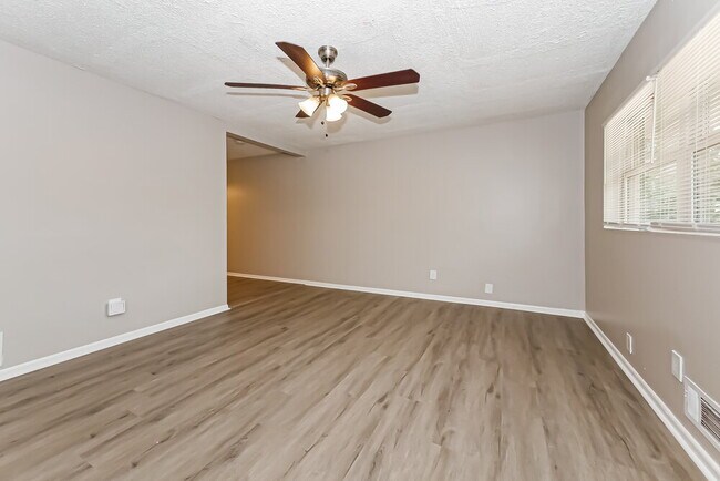Foto del edificio - 8139 Attleboro Dr