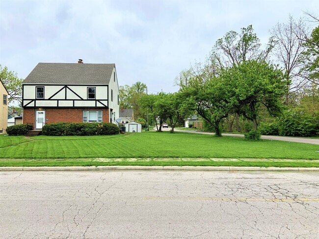 Corner Lot - 2810 Ruhl Ave