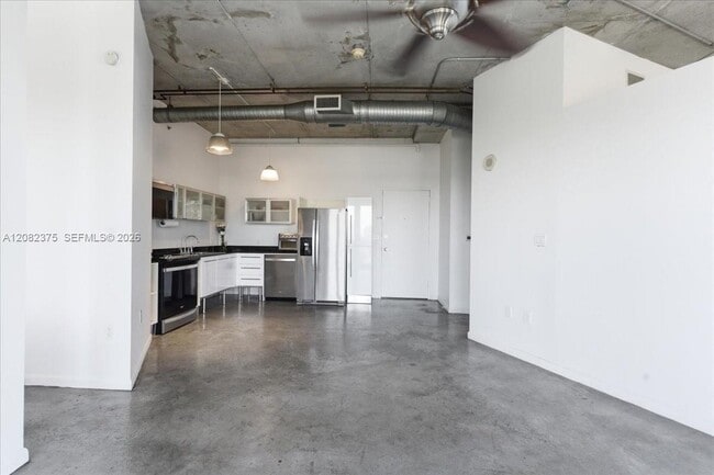 Foto del edificio - 10 SW South River Dr