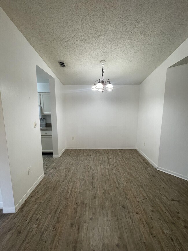 Foto del edificio - 202 Riverbend Dr