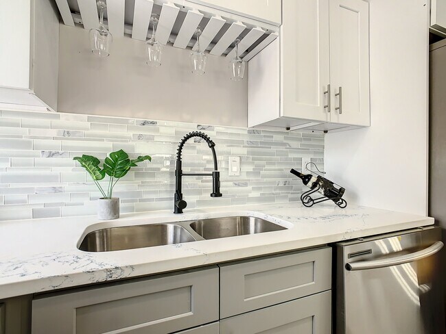 Foto del edificio - 4840 Kingston Cir
