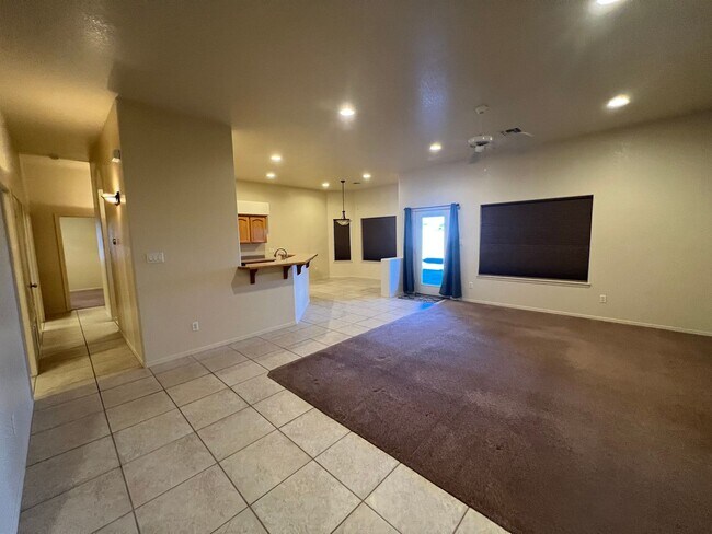 Foto del edificio - 4 BED POOL HOME!