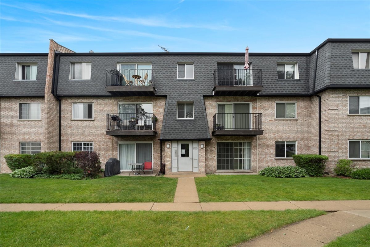 Primary Photo - 9458 Bay Colony Dr