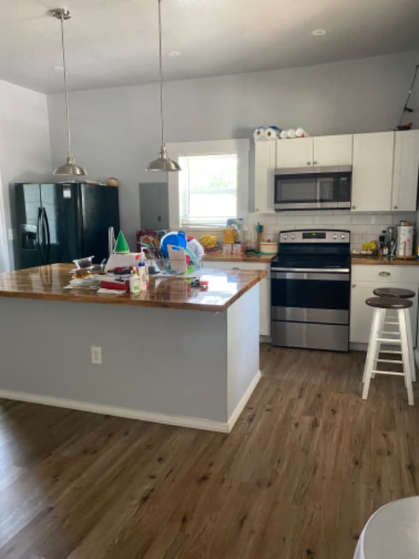 Building Photo - 221 S Main St