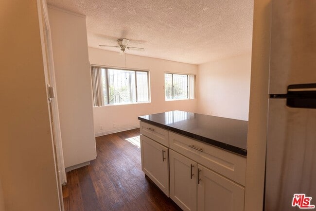 Foto del edificio - 275 Lucas Ave