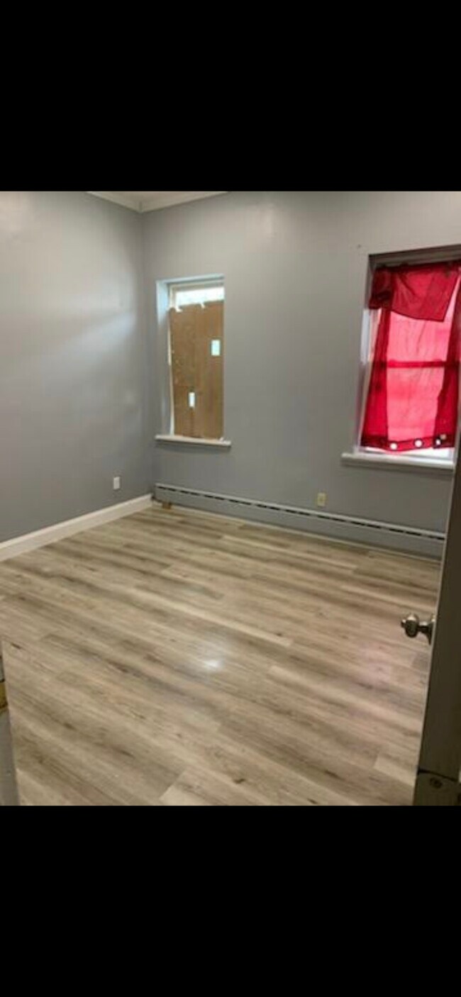 Foto del edificio - 1641 Castleton Ave
