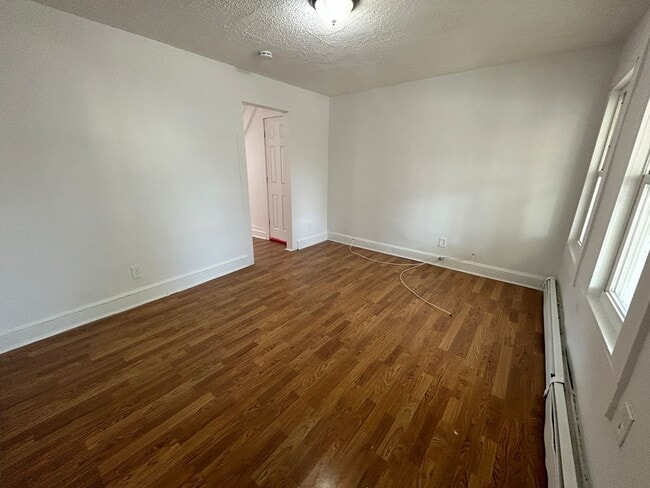 Building Photo - Lovely 4 Bedroom Single Family House in Neptune!