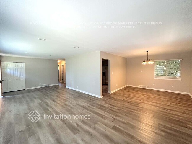 Foto del edificio - 8531 Crescent Dr