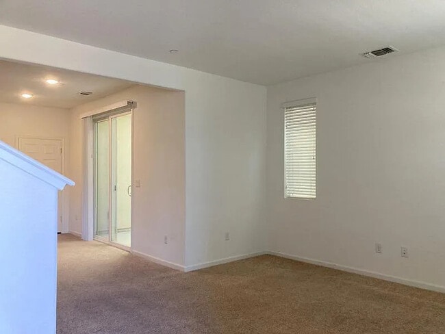 Building Photo - 3951 Samuelson Way