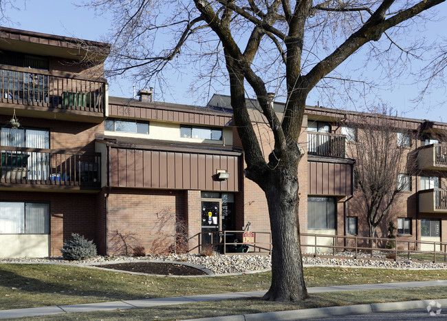 Building Photo - Union Gardens