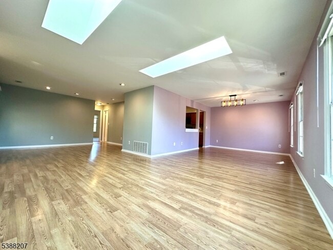 Foto del edificio - 184 Milkweed Ct