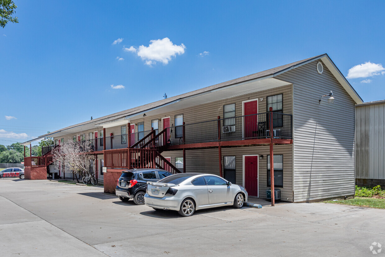 Primary Photo - 1706 Powell St