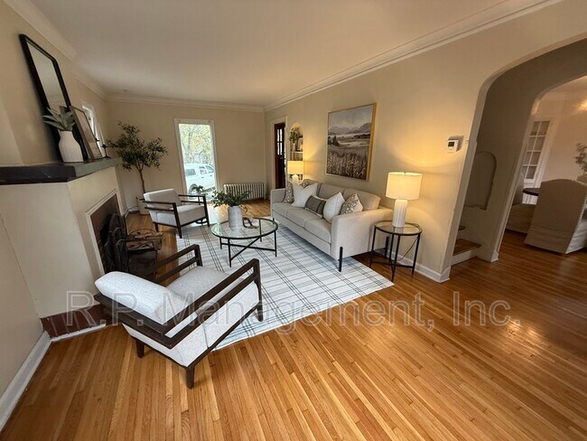 Building Photo - 1090 16th Ave SE